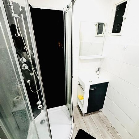 Worldroom Chambre Privee Avec Espace Commun 페르피냥 외부 사진