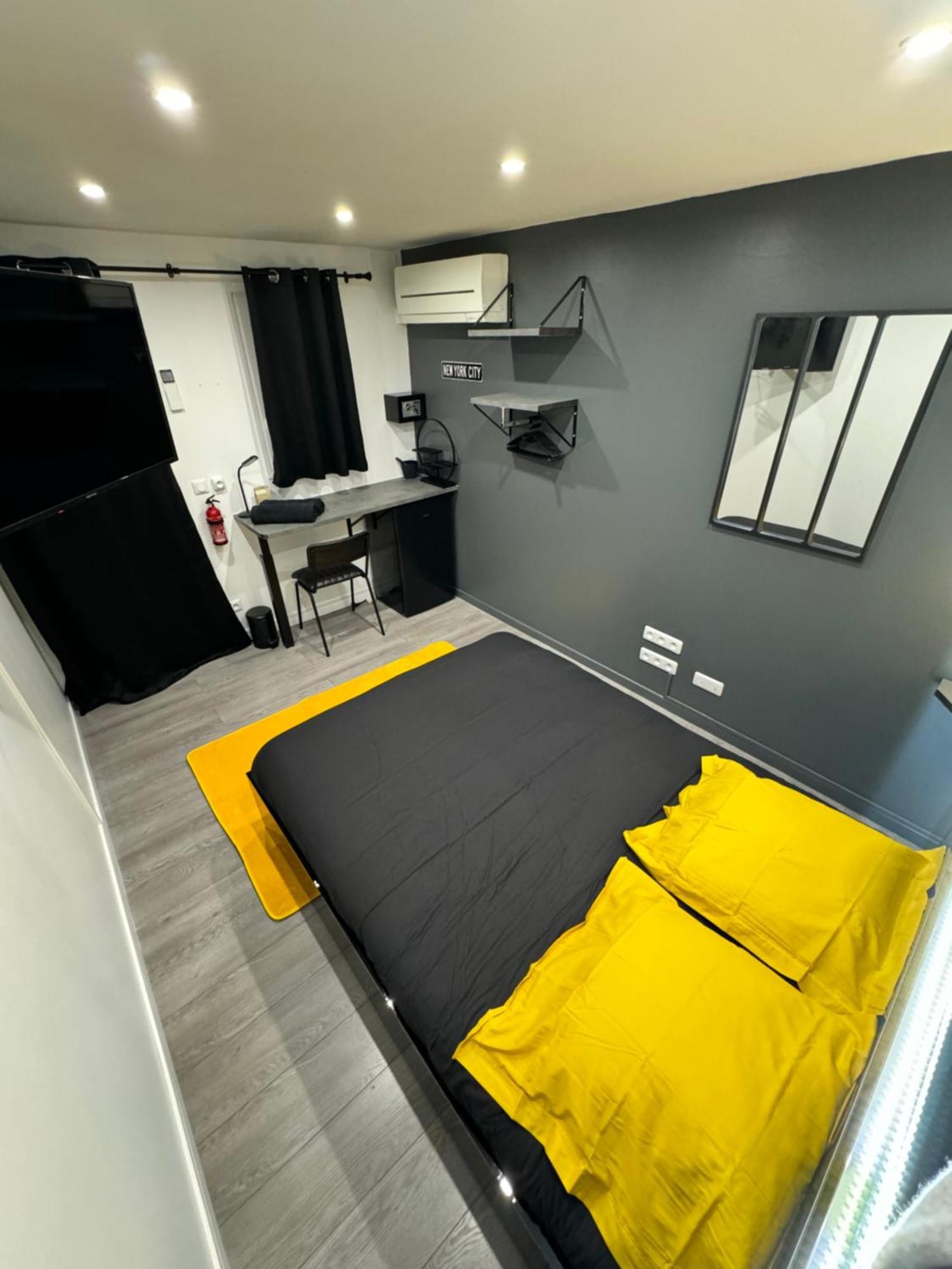 Worldroom Chambre Privee Avec Espace Commun 페르피냥 외부 사진
